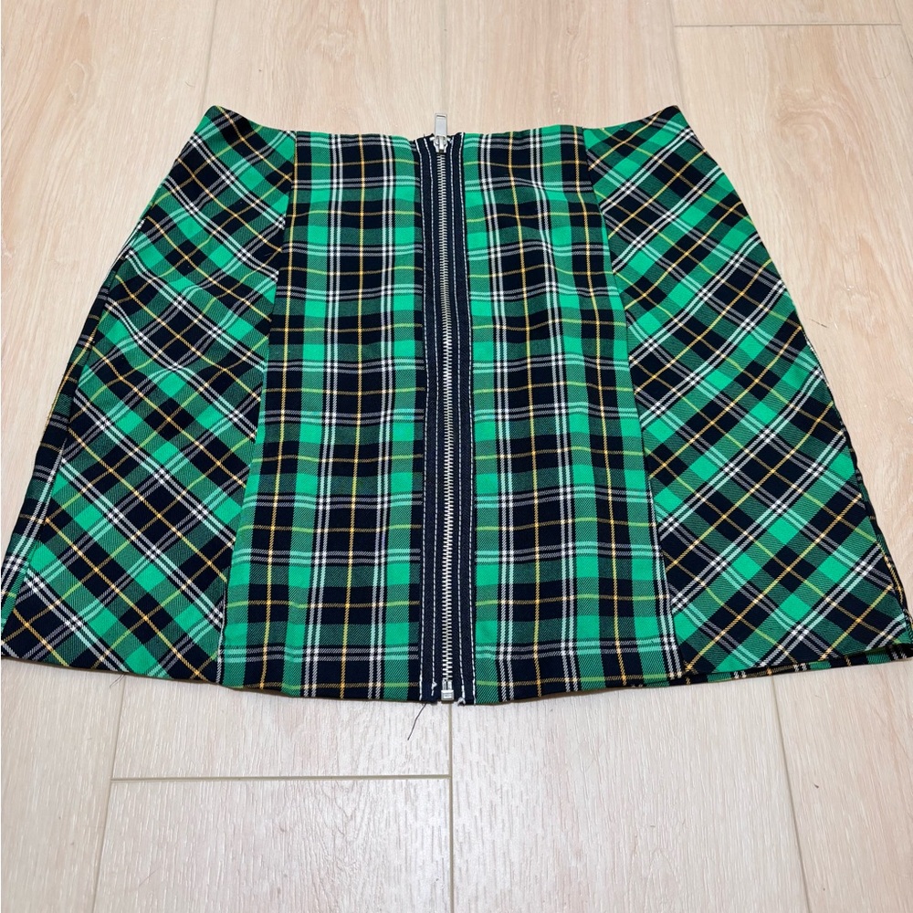 Stradivarius Plaid Green and Black Women's Skirt | Size 6